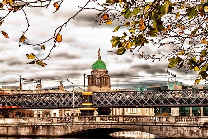 Arrival Transfer: Dublin Airport DUB to Dublin in Business Car - Time-saving details: waiting, flight tracking, and luggage help