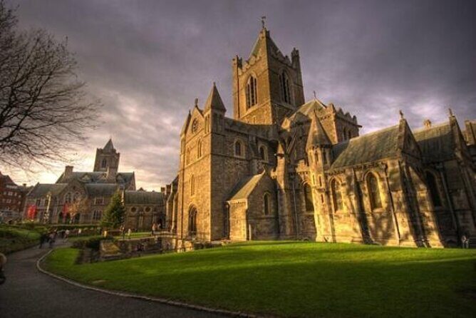 Book of Kells, Dublin Castle, Christ Church Cathedral Tour - A smart 3-hour Dublin sampler built around Trinity College