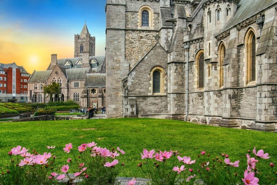 Dublin: Book of Kells, Dublin Castle and Christ Church Tour - City Hall and Dublin Castle Courtyards: Power Without Needing Extra Tickets