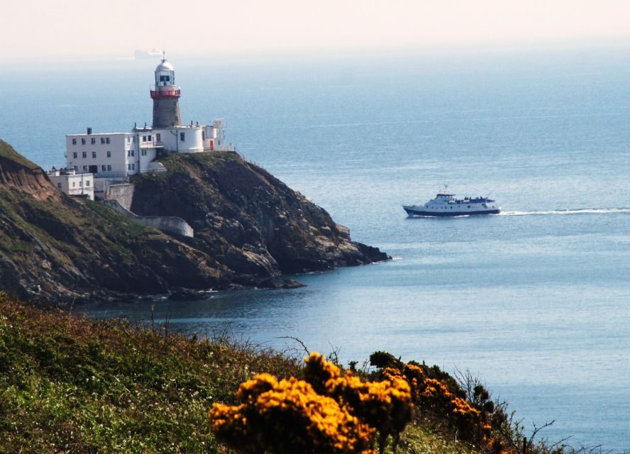Dublin: Dublin Bay Cruise from Howth to Dun Laoghaire - The view of Howth: cliffs and Howth Head in your first minutes