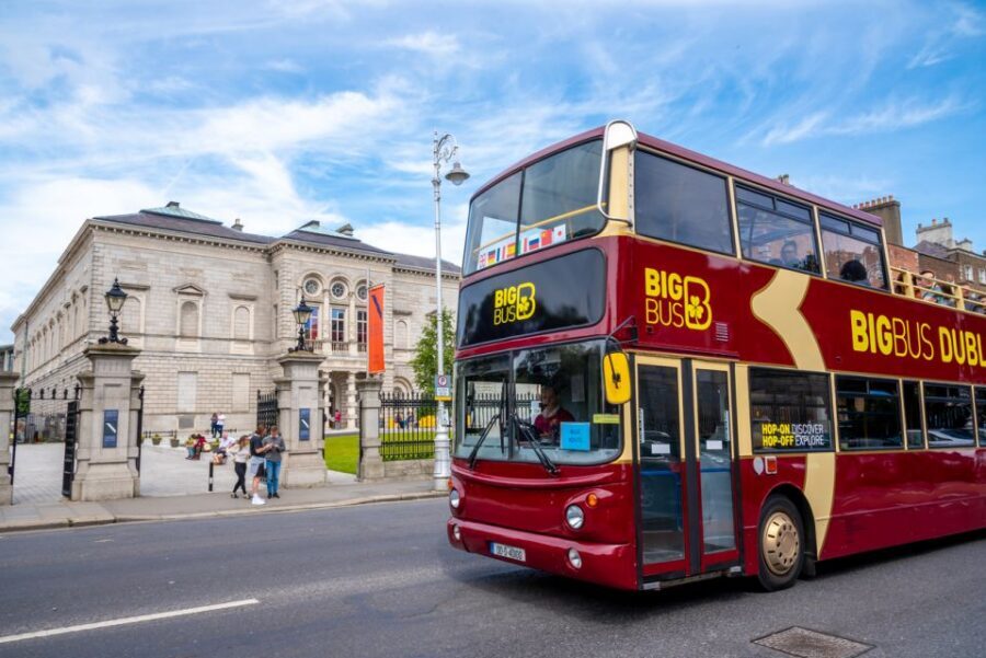 Dublin: Jameson Whiskey Distillery & Hop-on Hop-off Bus Tour - The Yellow Umbrella walking tour: where the bus can’t fit