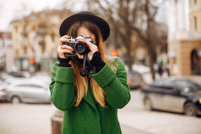 Dublin: Personal Photographer- Travel Photography Experience - Grafton Street: trading random selfies for real street-style shots