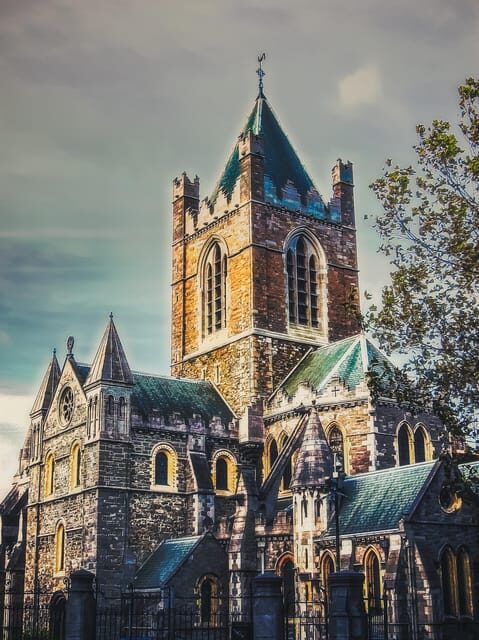 Dublin Walking Tour: Top 10 highlights - A couple of short side stops that add context