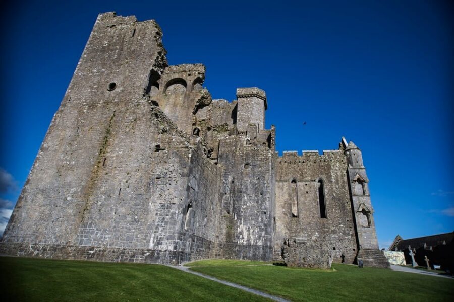 From Dublin:Cork,Cahir Castle,Rock of Cashel Tour in Spanish - Price and value: is $112 a fair trade for entry and Spanish guidance?