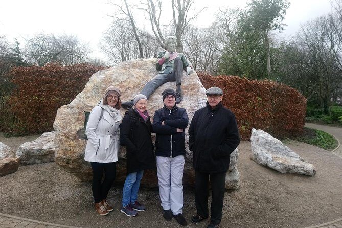 Walking tour in Merrion Square Park with a pint of Guinness Dublin Rogues Tour - The Guinness pint: value, timing, and where to linger