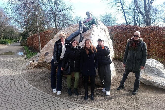 Walking tour in Merrion Square Park with a pint of Guinness Dublin Rogues Tour - From statues to characters: why the details feel more alive